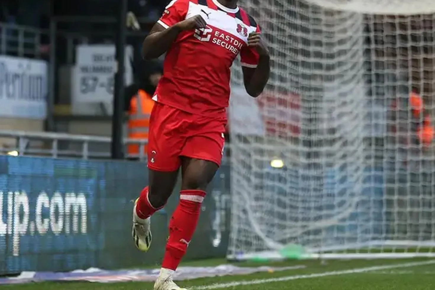 Kocaelispor, yeni sezonda Süper Lig'de mücadele edecek ve İngiliz forvet