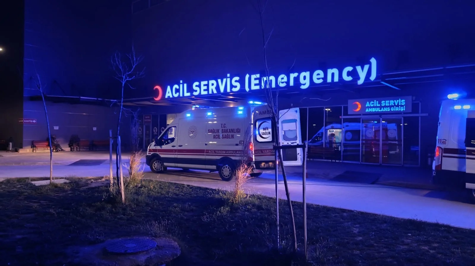 Yerköy-Ankara karayolu üzerinde meydana gelen kazada otomobil şarampole devrildi, 4