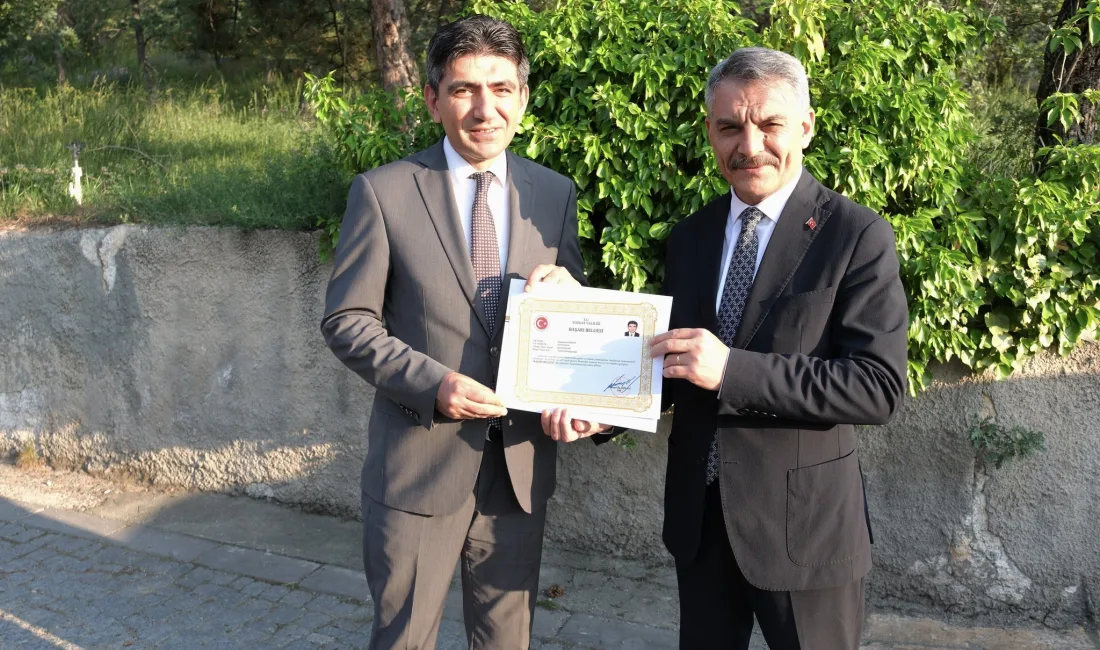 Yozgat’ta Veda Yemeği: Görevden Ayrılan Kaymakamlara Teşekkür Yozgat Vali Mehmet Ali Özkan ve eşi, görev yerleri değişen