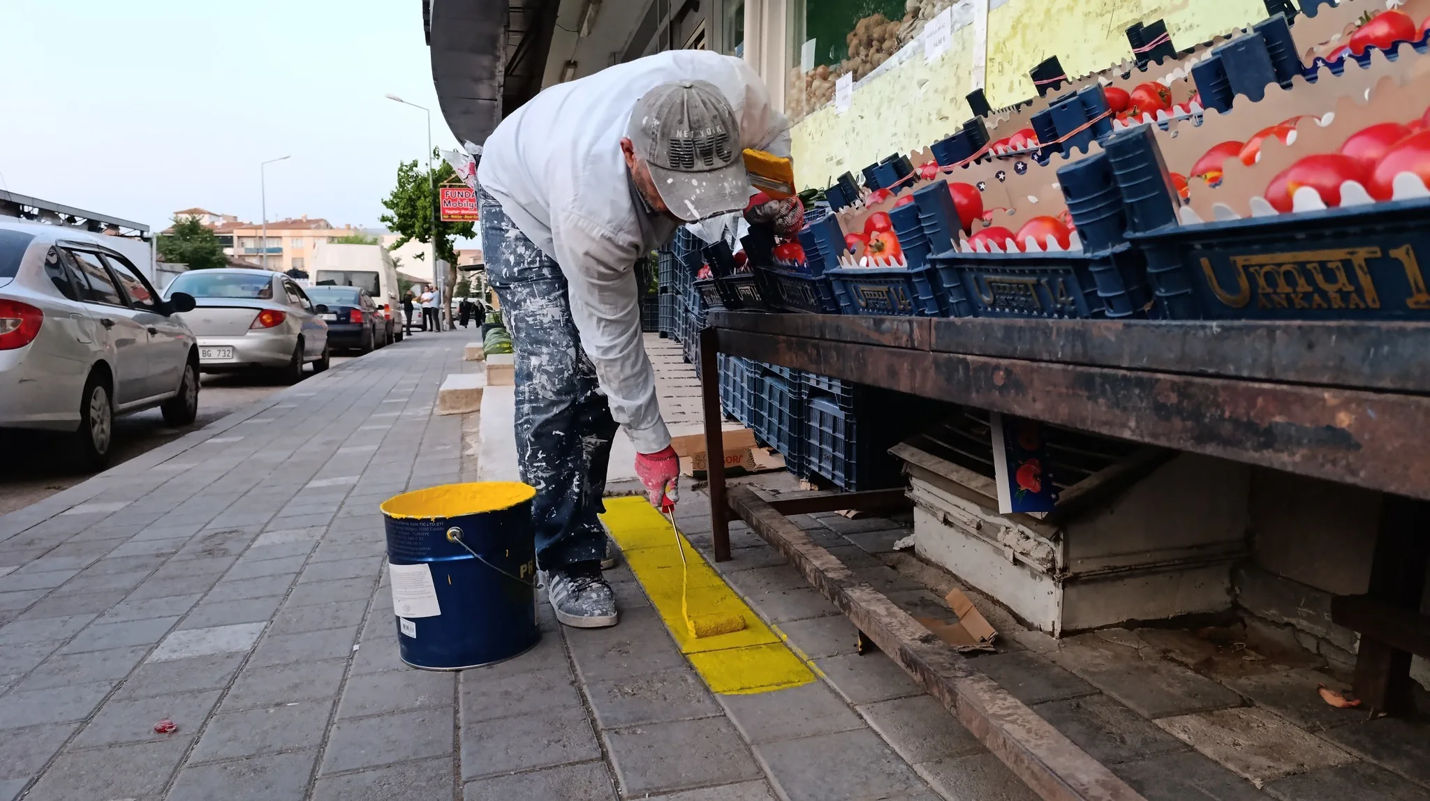 Başkan Fatih Arslan’ın talimatıyla kaldırım işgallerine yönelik başlatılan sarı çizgi