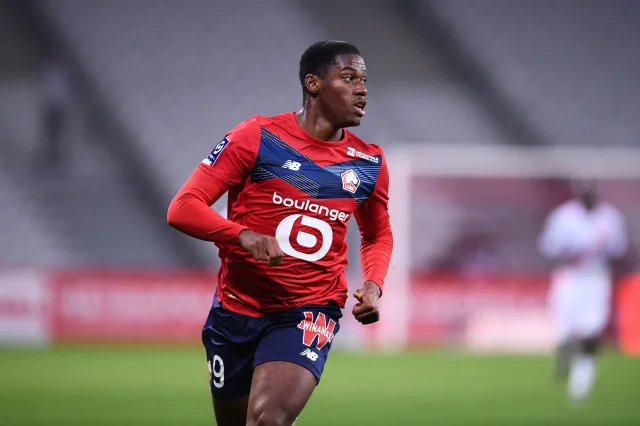 Fenerbahçe'nin 50 milyon euro önerdiği futbolcu, başka bir ekibi tercih etti