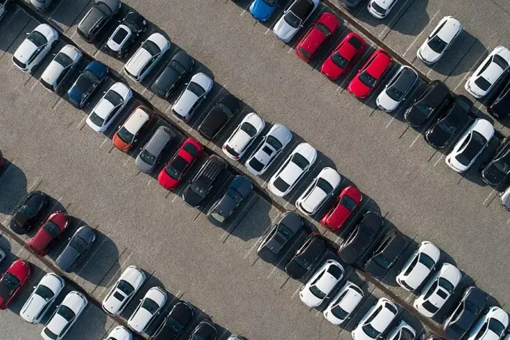 Uzun yıllardır otoparklarda terk edilmiş araçlar için heyecan verici bir