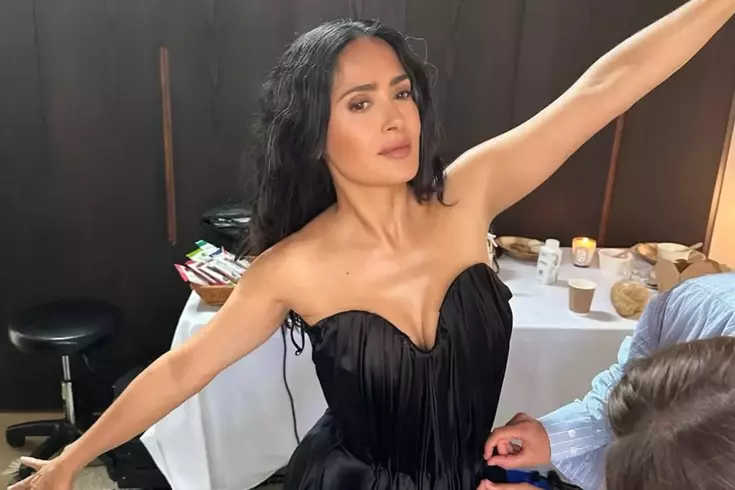 Hollywood'un yetenekli oyuncularından Salma Hayek, 58 yaşında olmasına rağmen genç