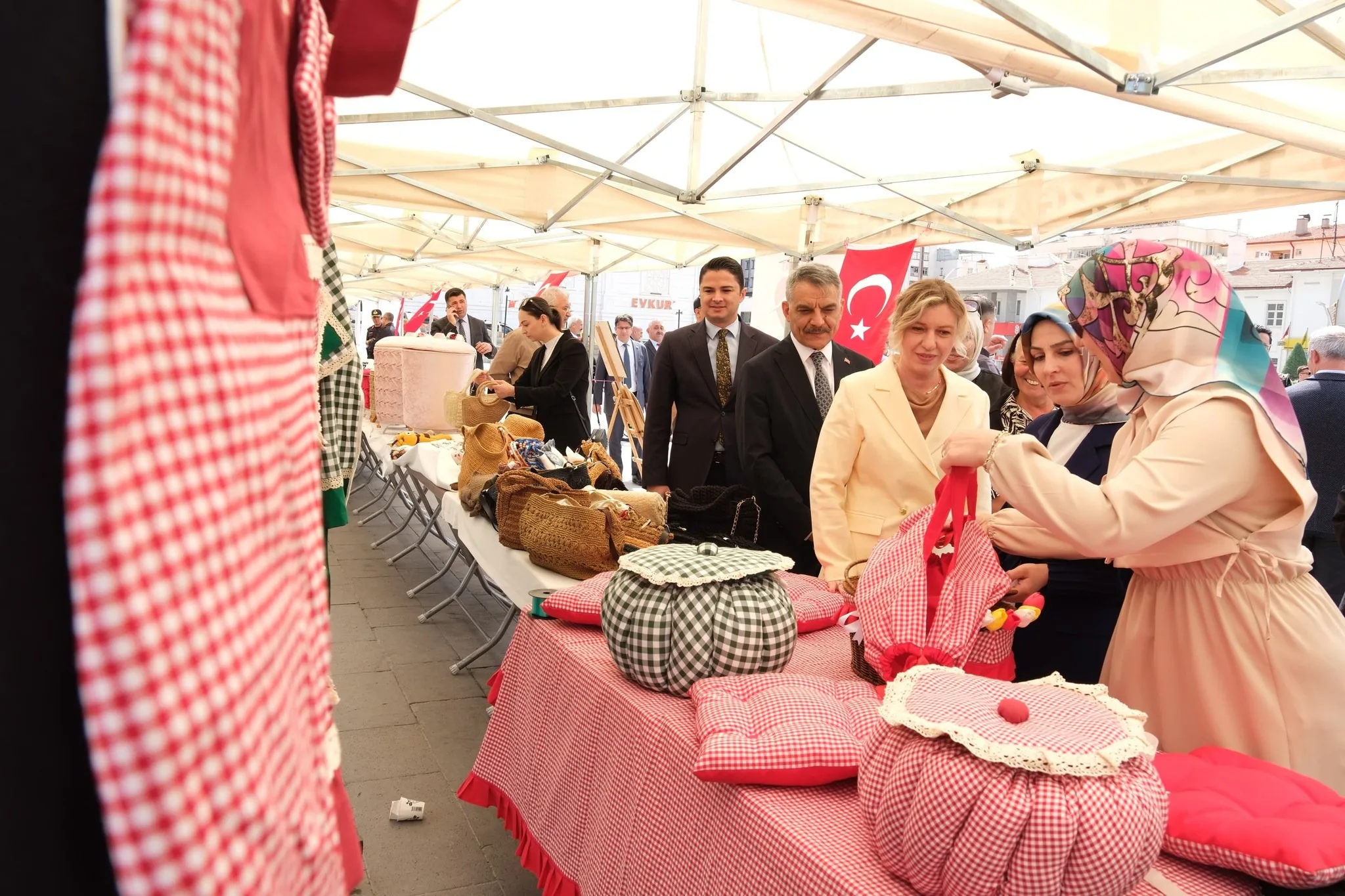 Yozgat Valiliği himayesinde faaliyet gösteren Aile Destek Merkezleri’nin kursiyerleri tarafından