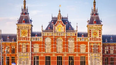 Tren istasyonları, yüzyıllar boyunca insanların mutluluklarına, hüzünlerine, ayrılıklarına ve kavuşmalarına