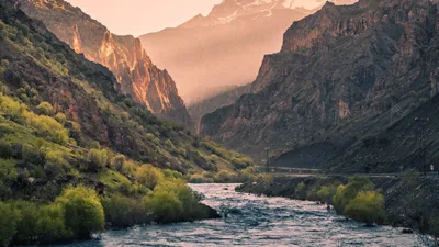 Hakkari, Türkiye’nin güneydoğusunda, bembeyaz zirvelerin kucağına kurulmuş bir şehirdir. Doğal