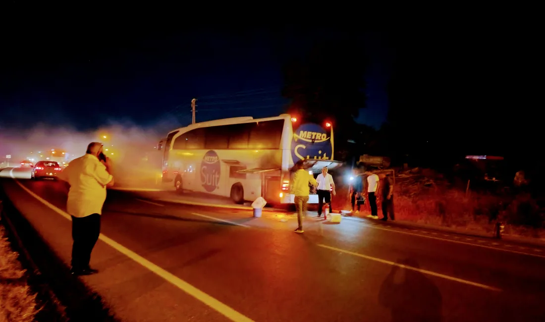 Yerköy’de Facia Eşiğinden Dönüldü: Yolcu Otobüsü Alev Aldı Yerköy ilçemizde motor kısmından duman çıkan yolcu otobüsünde çıkan yangın,