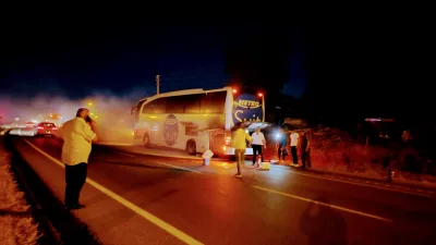 Yerköy ilçemizde motor kısmından duman çıkan yolcu otobüsünde çıkan yangın,