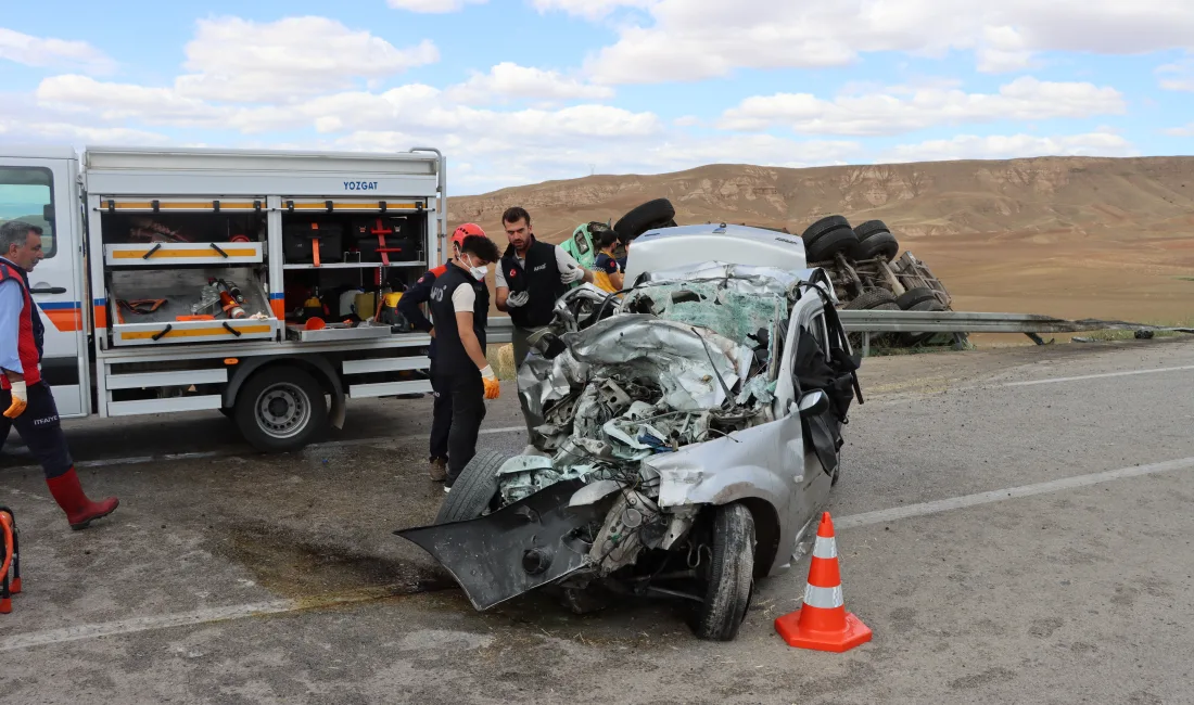 Vali Özkan Kaza Yerinde İncelemelerde Bulundu İlçemizde meydana gelen trafik kazasında 3 kişi yaşamını yitirirken, olay