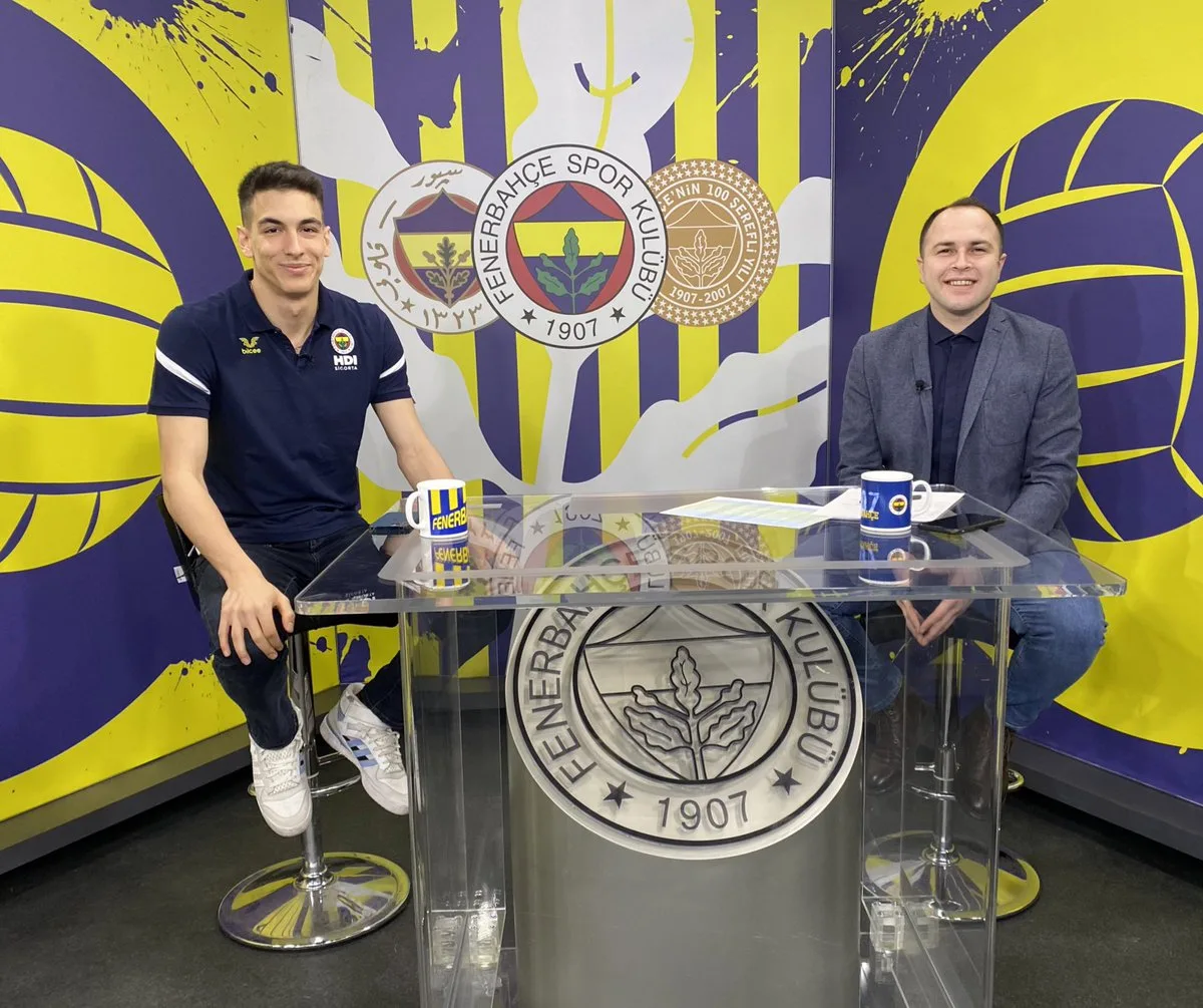 Fenerbahçe, Piyade Astsubay Kıdemli Çavuş Fikret Mangura'nın kardeşi olan Fenerbahçe