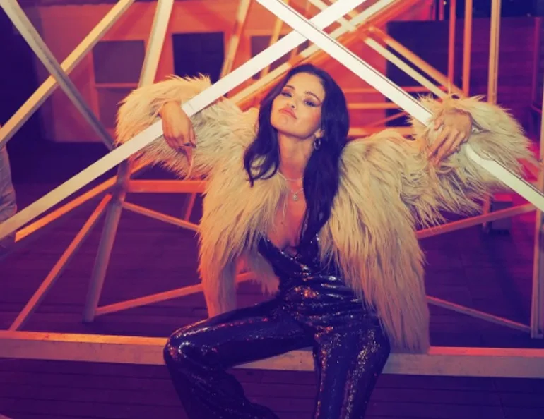 Evlilik hazırlıklarıyla gündemde olan ünlü şarkıcı ve oyuncu Selena Gomez,