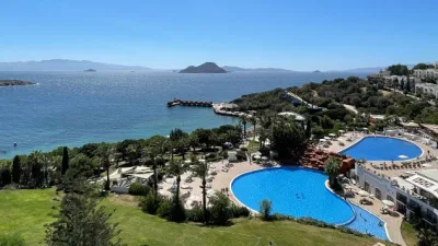 Yasmin Bodrum Resort, Turgutreis-Kadıkalesi mevkiinde Ege’nin en özel köşelerinden birinde