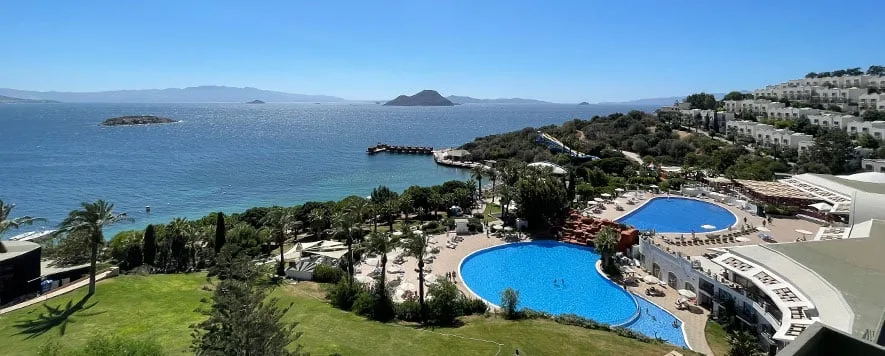 Yasmin Bodrum Resort, Turgutreis-Kadıkalesi mevkiinde Ege’nin en özel köşelerinden birinde