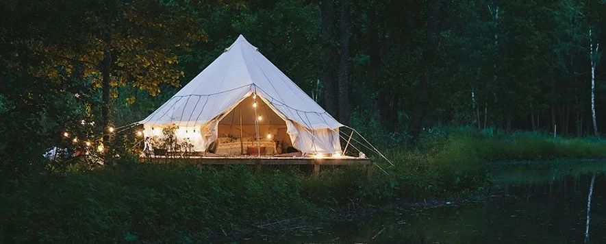 Glamping, son yılların popüler tatil trendlerinden biri olarak öne çıkıyor.