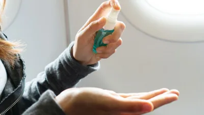 Uçak Seyahatlerinde Alınan Sağlık ve Hijyen Önlemleri Uçak seyahatleri, yeni