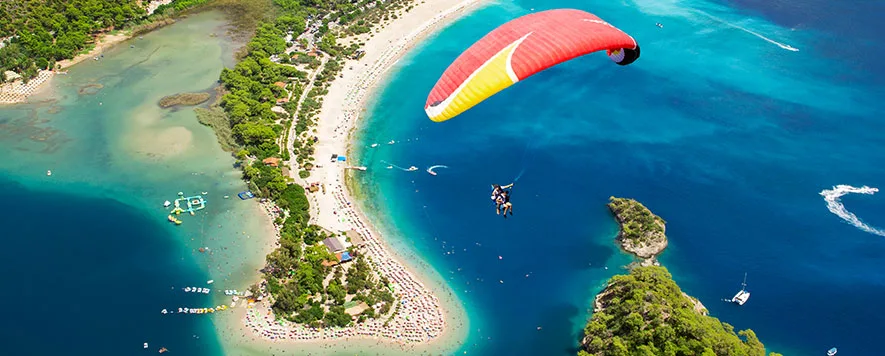 Yolculuklar, hem yola çıkarken hem de varış noktasına ulaşırken birçok