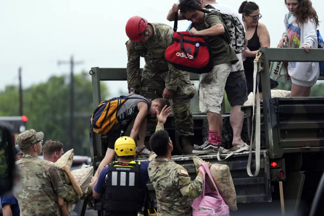 Teksas'ta sel felaketi: Can kaybı 27'ye yükseldi