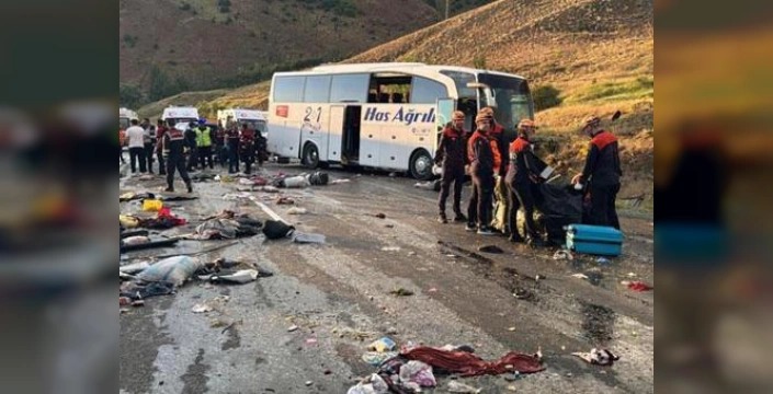 Sivas'ta meydana gelen trajik bir kaza sonucunda bir yolcu otobüsünün