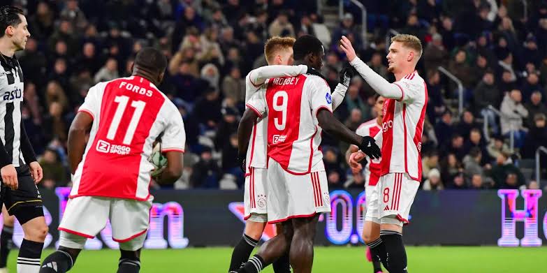 Ajax, yeni sezon hazırlıklarına hücumla başladı ve hazırlık maçlarında başarılı