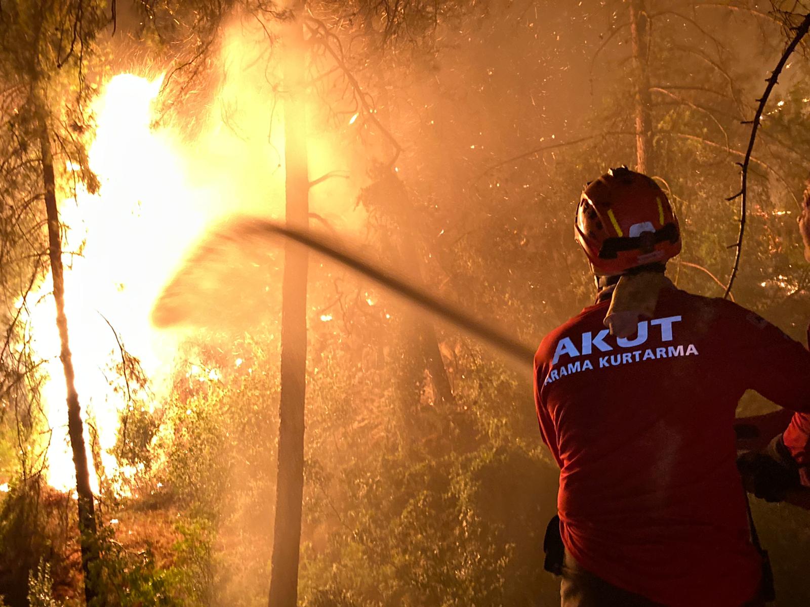 AKUT Arama Kurtarma Derneği'nin Afyonkarahisar ekibi, Bilecik Gölpazarı ve İzmir