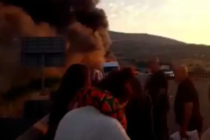 Ankara-İstanbul otoyolunda seyir halindeki bir yolcu otobüsü aniden alev aldı.