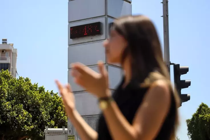 Antalya'da hava sıcaklığı dün 46,1 dereceye çıkarak son 95 yılın