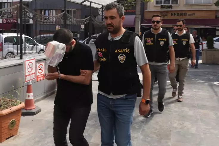 Eskişehir'de 7 şüphelinin sahte kimlikle arsa tapusu satarak 10 milyon