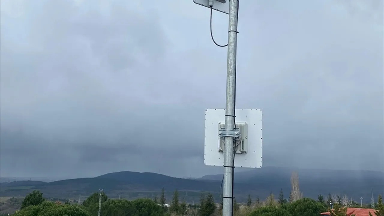 ASTRADRIVE adı verilen kablosuz iletişim sistemi, sivil ve askeri alanlarda