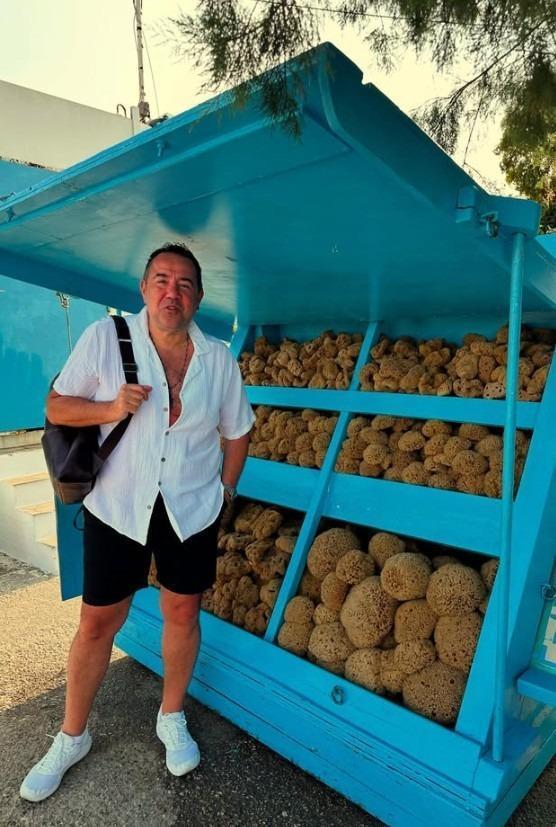 Ata Demirer, gözlerden uzak yaşadığı aşkıyla ilk kez ortaya çıktı