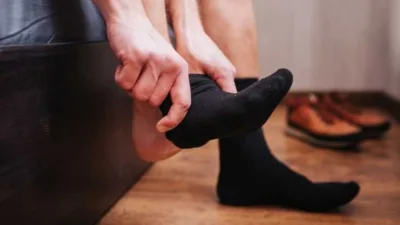 Sıcak yaz günlerinde kapalı ayakkabı giymek zorunda kalanlar için ayak