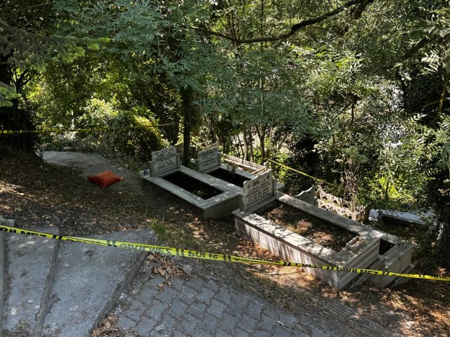 Bartın'da Mezar Kazısında Bal Mumu Bebek ve Muska Bulundu