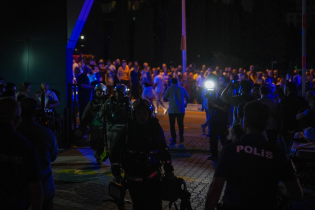 Başkent'te 26 katlı binada yangın! 1'i bebek 3 kişi hayatını kaybetti