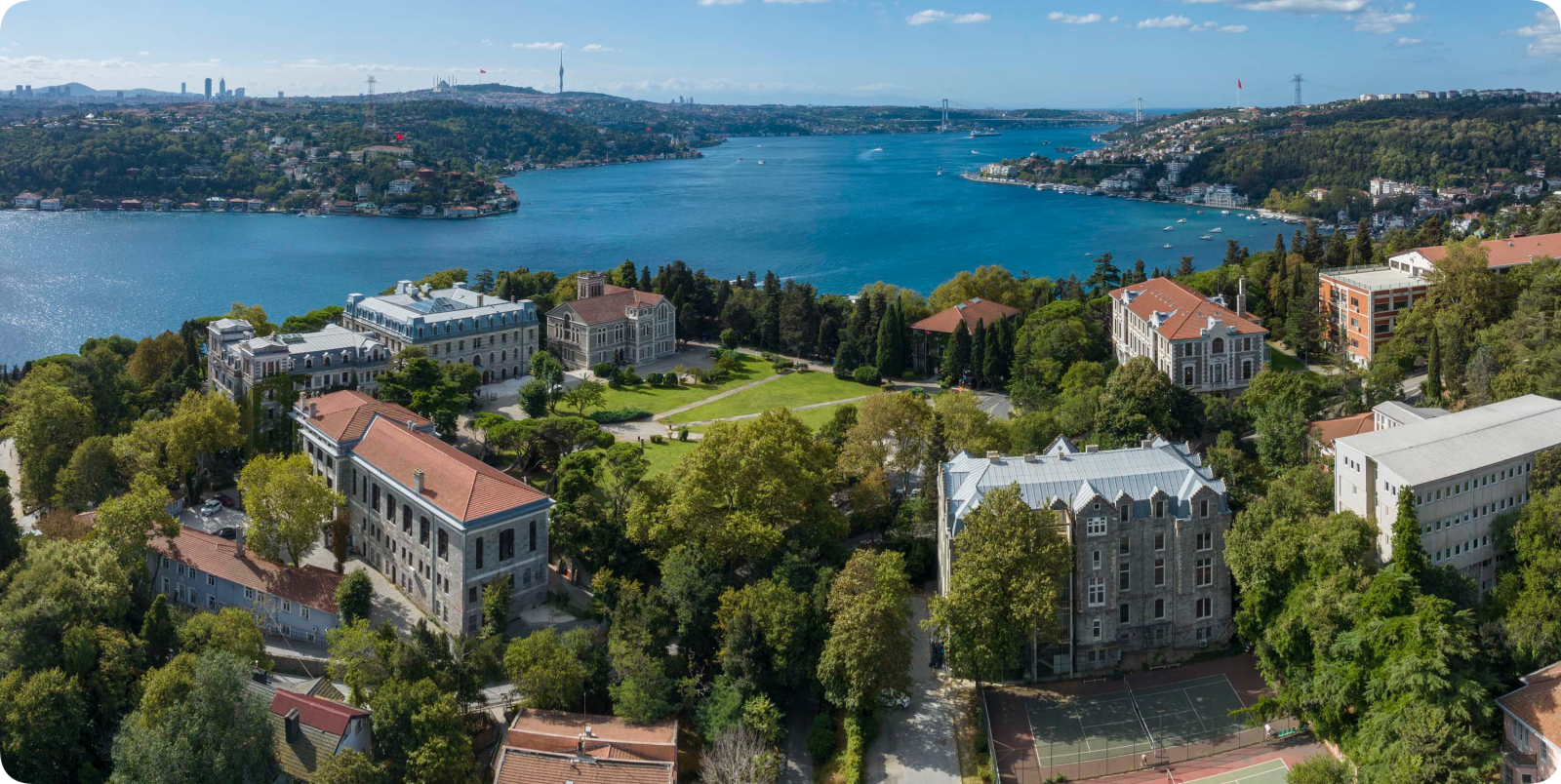 Boğaziçi Üniversitesi'nde yaşanan son gelişmeler arasında akademisyen Prof. Dr. Cem