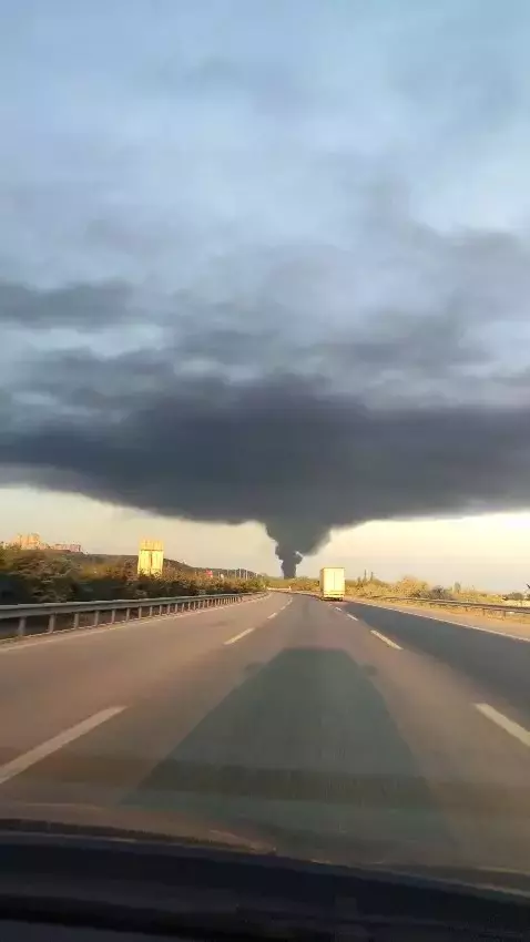 Bursa'da geri dönüşüm tesisinde yangın! Şehrin üstünü siyah duman kapladı