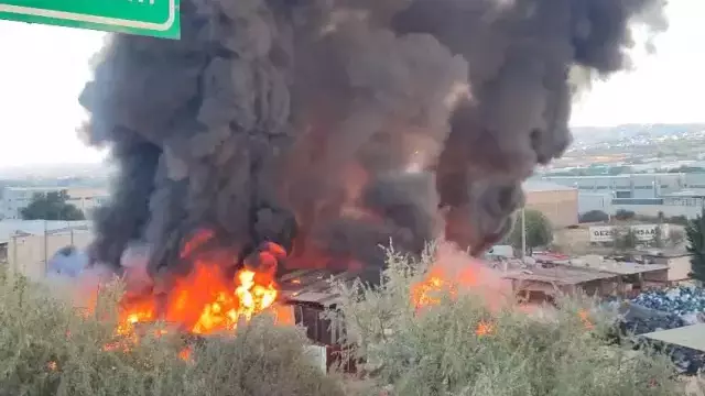 Bursa'da geri dönüşüm tesisinde yangın! Şehrin üstünü siyah duman kapladı