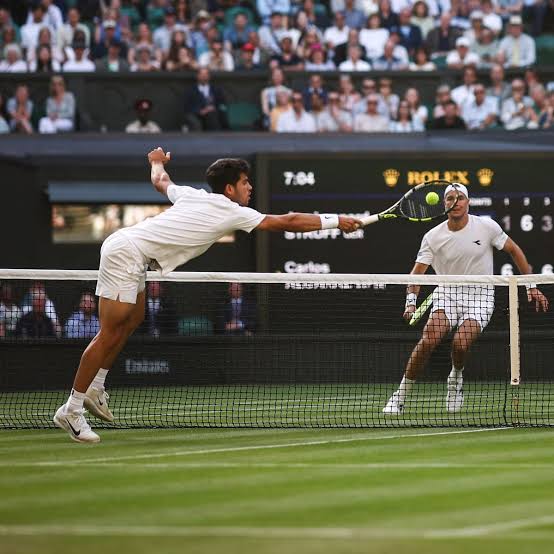 Wimbledon'da bugün oynanacak maçlar belirlendi. Genç tenisçi Carlos Alcaraz, mücadeleci