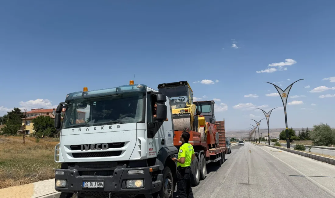 Çiçekdağı İlçe Emniyet Amirliği'ne bağlı trafik ekipleri, ilçe genelinde yol