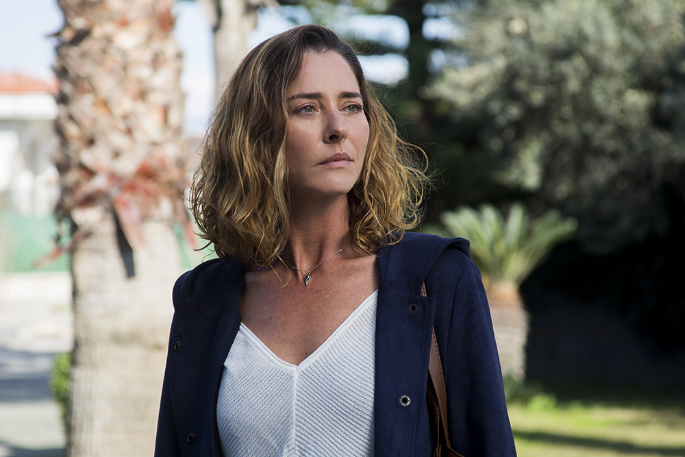 Ünlü oyuncu Ece Uslu, Siyah Kalp dizisinin finalinden sonra Çeşme'de