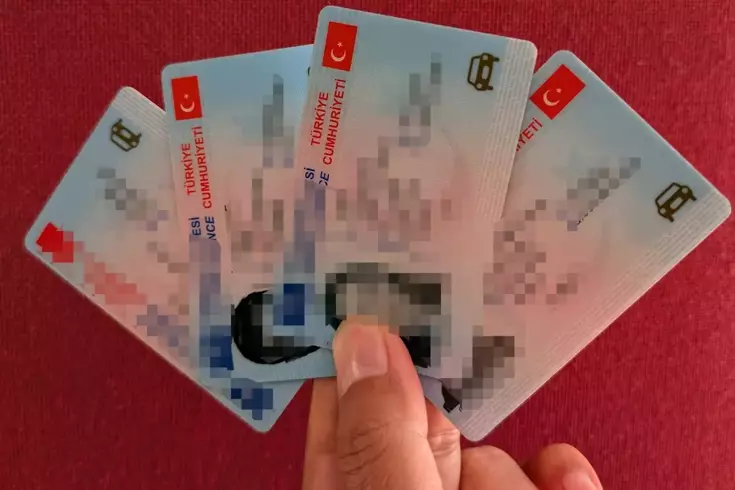2016 yılından önce verilen eskimiş sürücü belgeleri, 1 Ağustos 2025'te