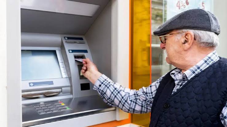 Daha önce emeklilerin maaşlarına haciz koyulamıyordu. Ancak Yargıtay'ın yeni içtihat