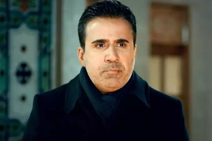 Şarkıcılıktan kazandığını gayrimenkule yatıran Emrah'ın serveti dudak uçuklattı. İddialara göre,