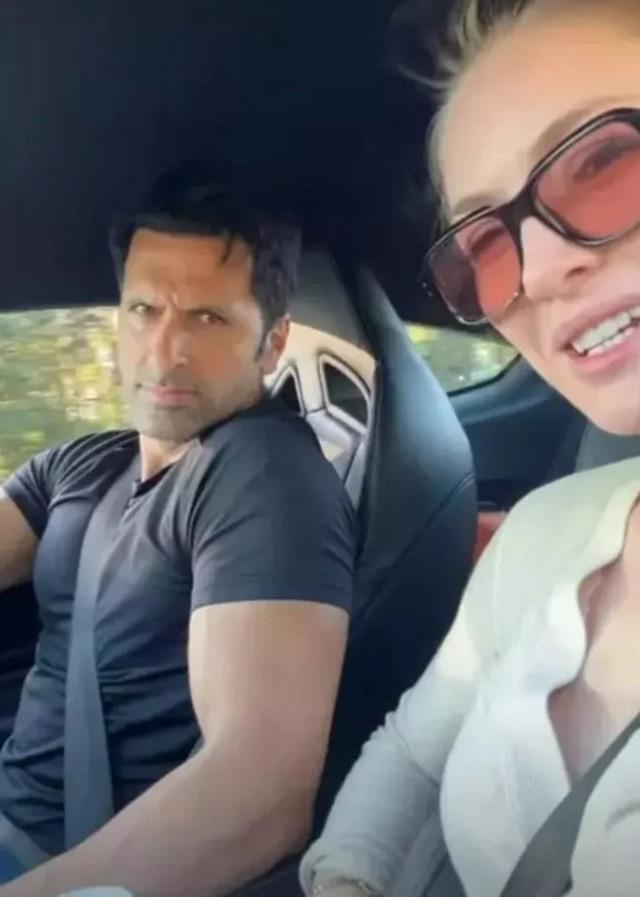 Yasemin Kay Allen ayrılığın ardından soluğu tatilde aldı