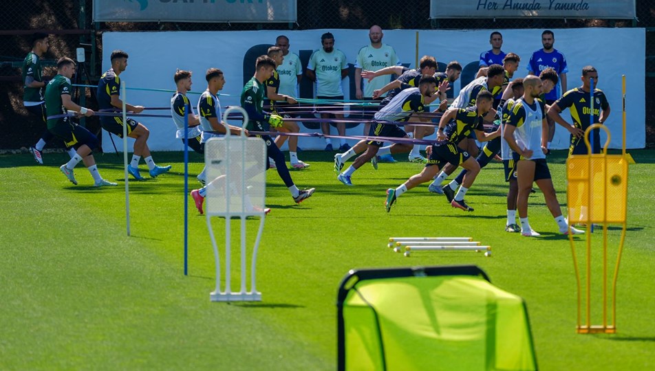 Fenerbahçe, baş antrenör Jose Mourinho yönetiminde gerçekleştirdiği ikinci antrenmanda güç,