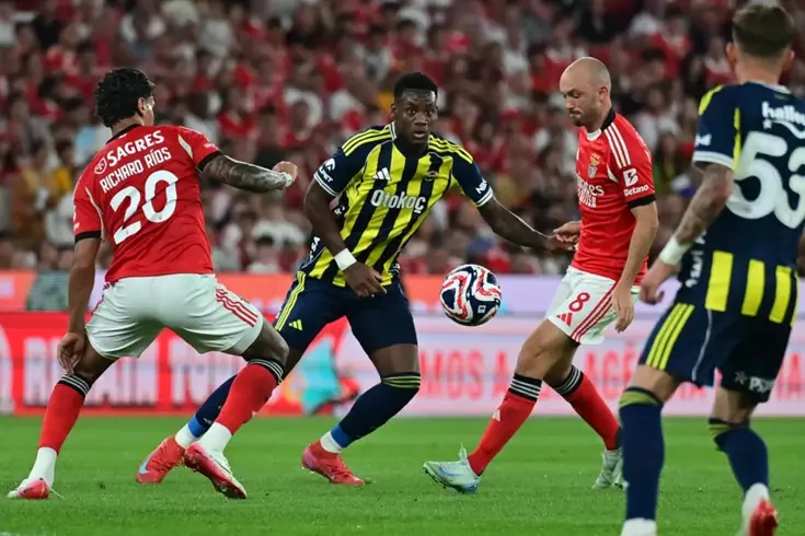 Fenerbahçe, hazırlık maçında 2-0 geri düşse de skoru 2-2'ye getirdi,