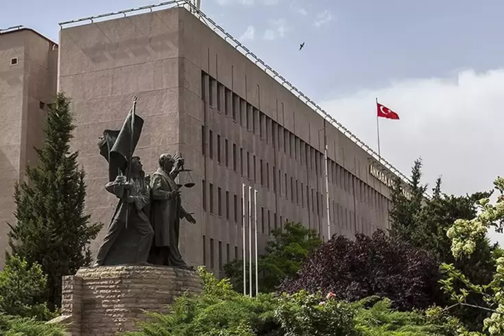 Ankara Adliyesi'nde FETÖ dosyalarını kapatmakla suçlanan zabıt katibi A.Y. ve