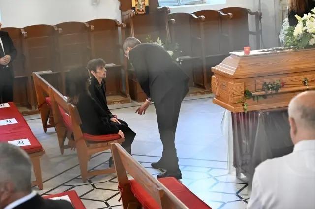 Feyruz, oğlu Ziyad Rahbani'yi son yolculuğuna uğurladı