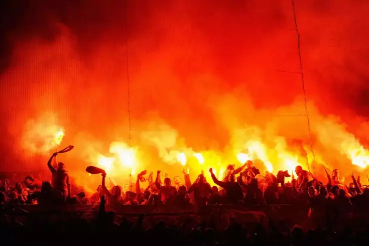 Galatasaray, haberi olmadan Davinson ile görüşen Como'ya karşı tepkisini ortaya