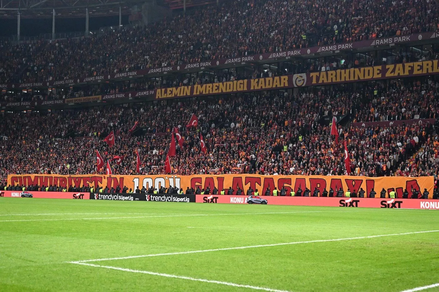 Galatasaray'a yeniden geri dönen İtalyan futbolcu Nicolo Zaniolo'nun Sarı-kırmızılı ekipten