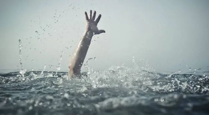 Yalova'ya ziyarete giden 6 yaşındaki minik Eyüp Hüseyin Yılmaz, denize