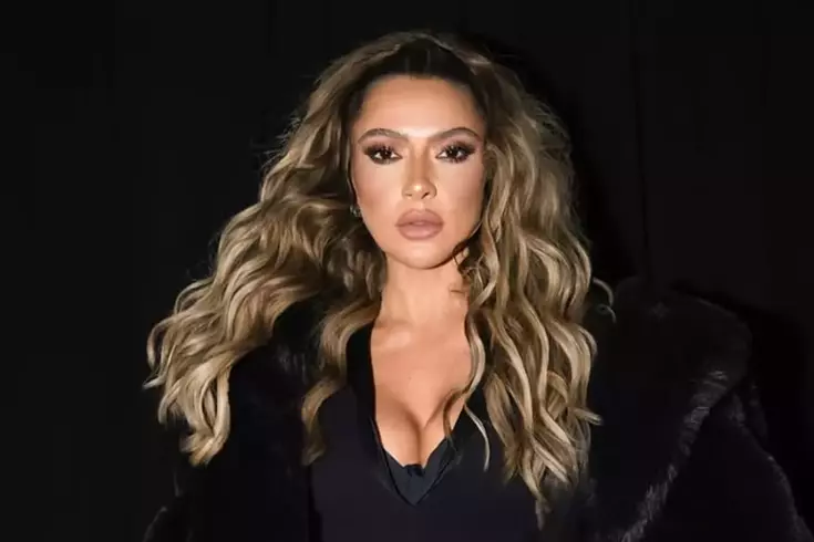 Ünlü şarkıcı Hadise, Harbiye Cemil Topuzlu Açıkhava Sahnesi'nde verdiği konserlerin